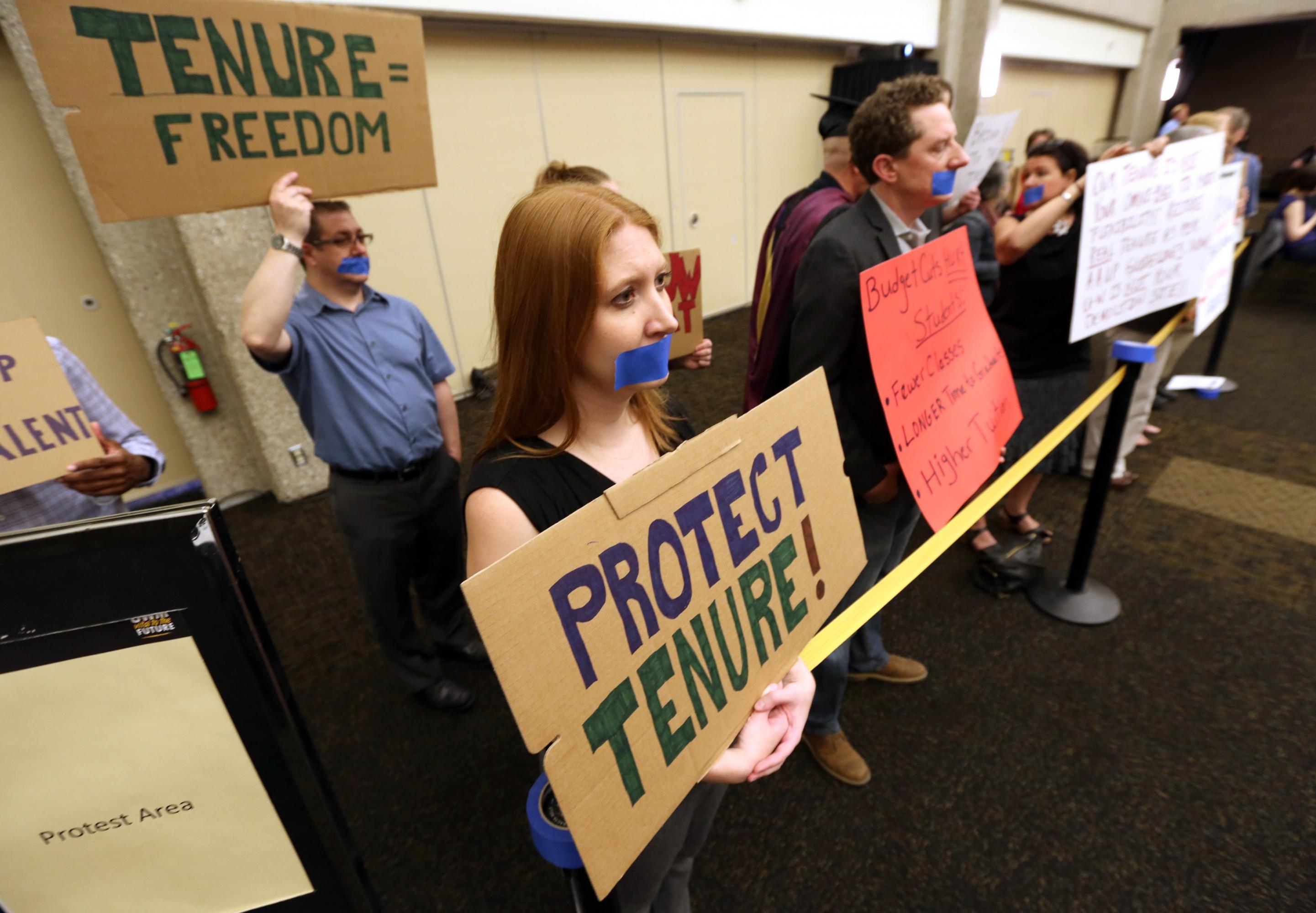 U. of Wisconsin Faculty Members Fear Gutting of Tenure
