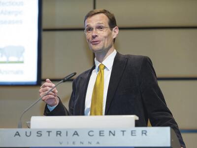 Ulrich Pöschl helped found an atmospheric-sciences journal that publishes papers, posts comments, and then settles on a final version of the work.